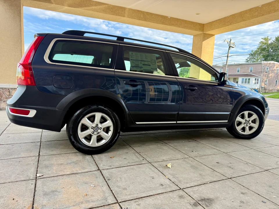 2012 Volvo XC70 3rd Gen - Image 16 of 31