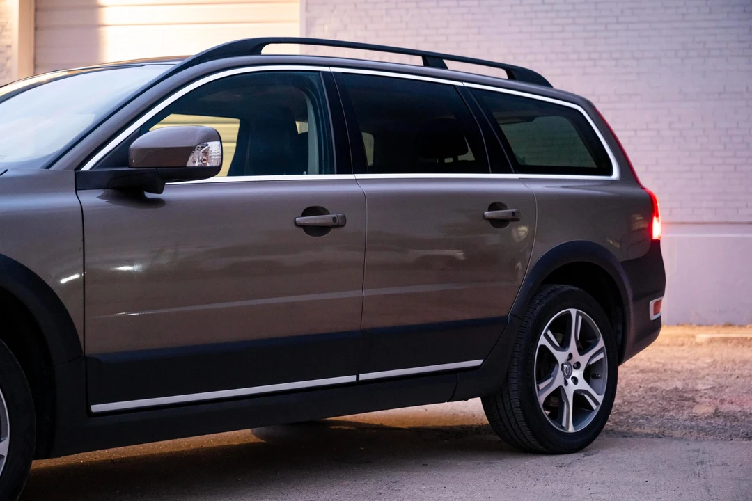 2012 Volvo XC70 3rd Gen - Image 13 of 31