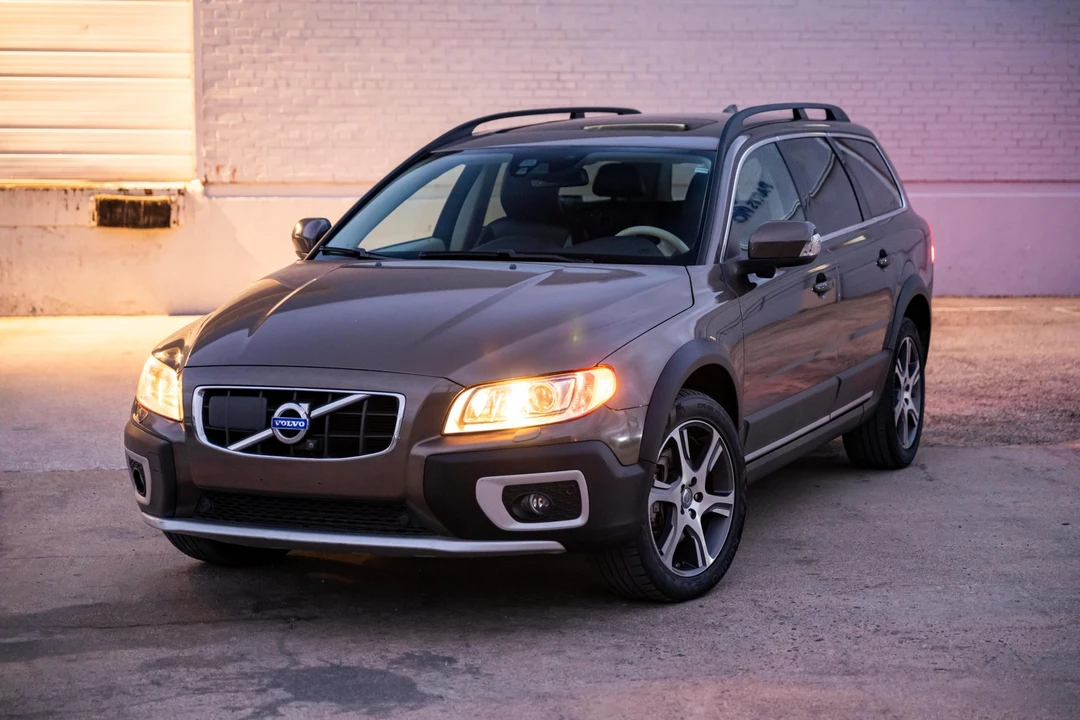 2012 Volvo XC70 3rd Gen - Image 3 of 31