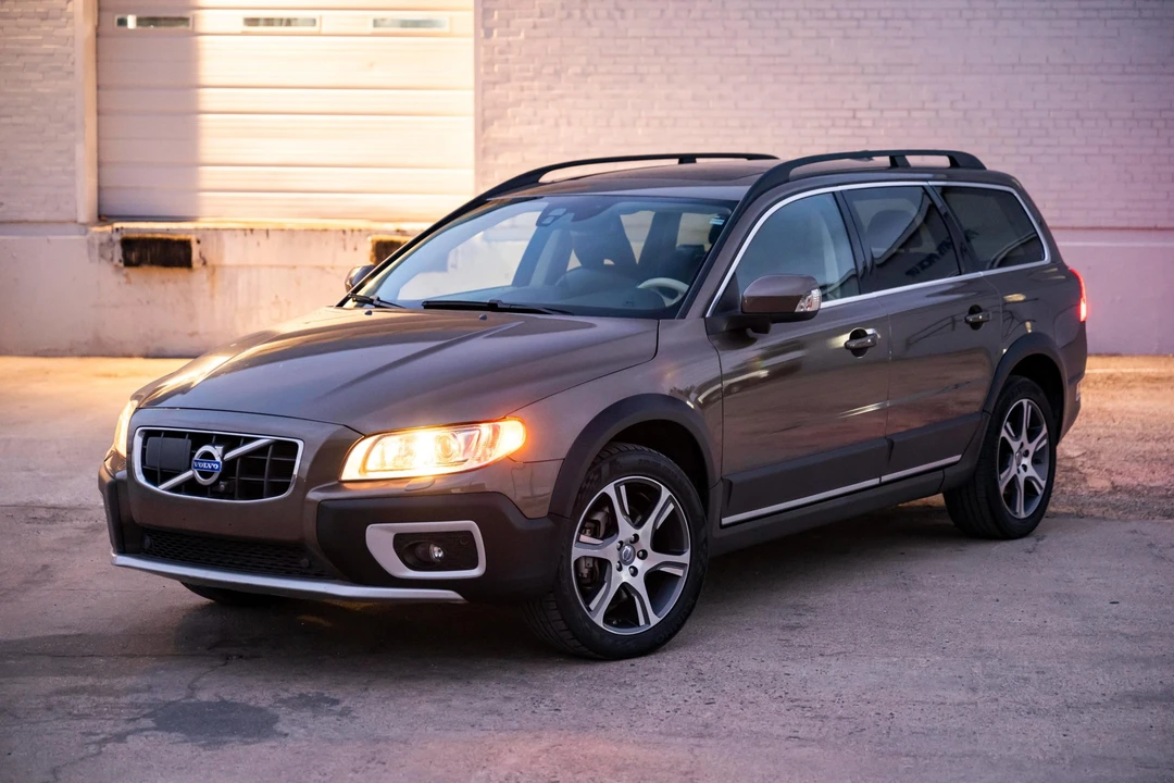 2012 Volvo XC70 3rd Gen - Image 4 of 31