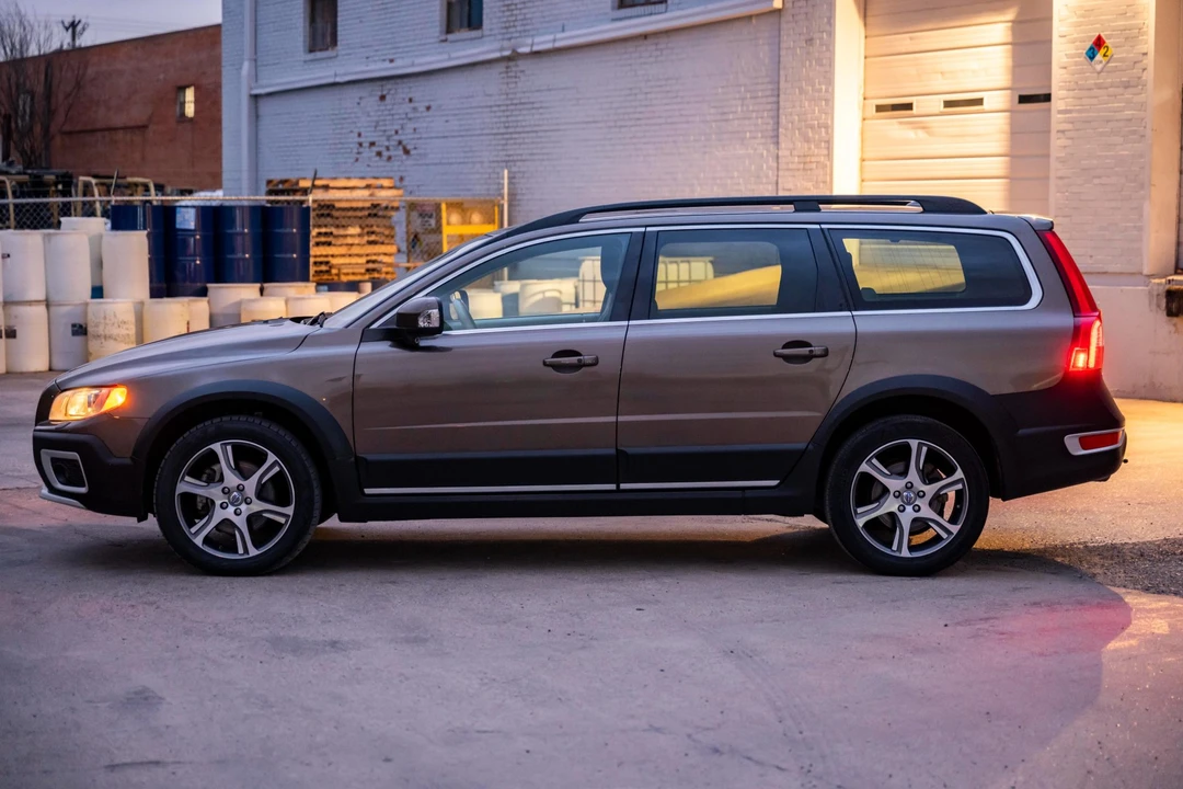 2012 Volvo XC70 3rd Gen - Image 5 of 31