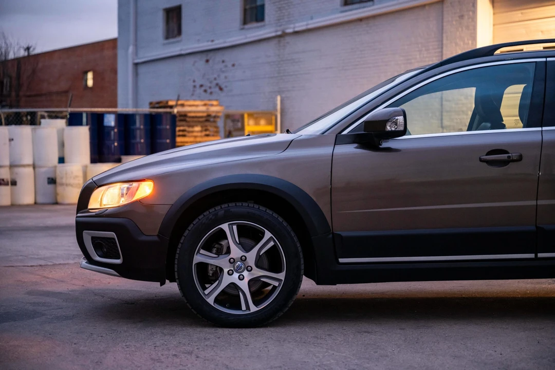 2012 Volvo XC70 3rd Gen - Image 12 of 31