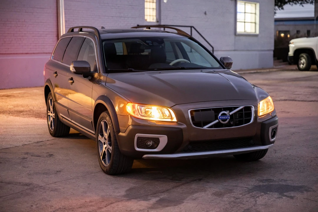 2012 Volvo XC70 3rd Gen - Image 8 of 31