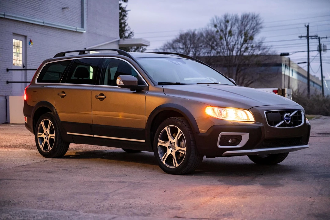 2012 Volvo XC70 3rd Gen - Image 9 of 31