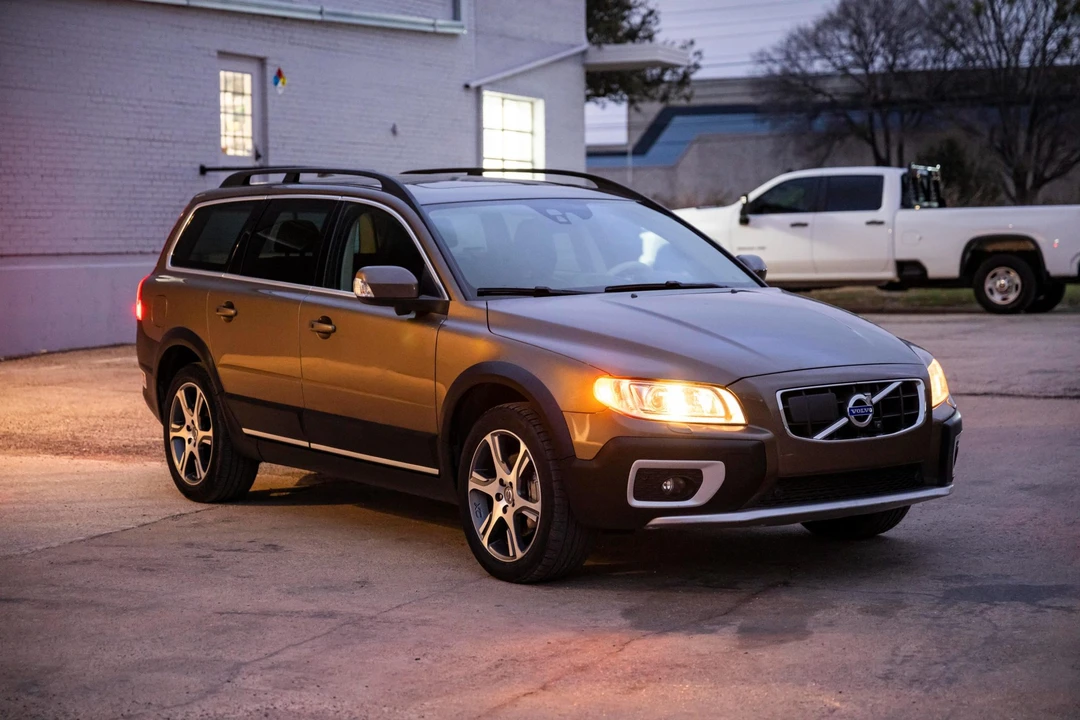 2012 Volvo XC70 3rd Gen - Image 10 of 31