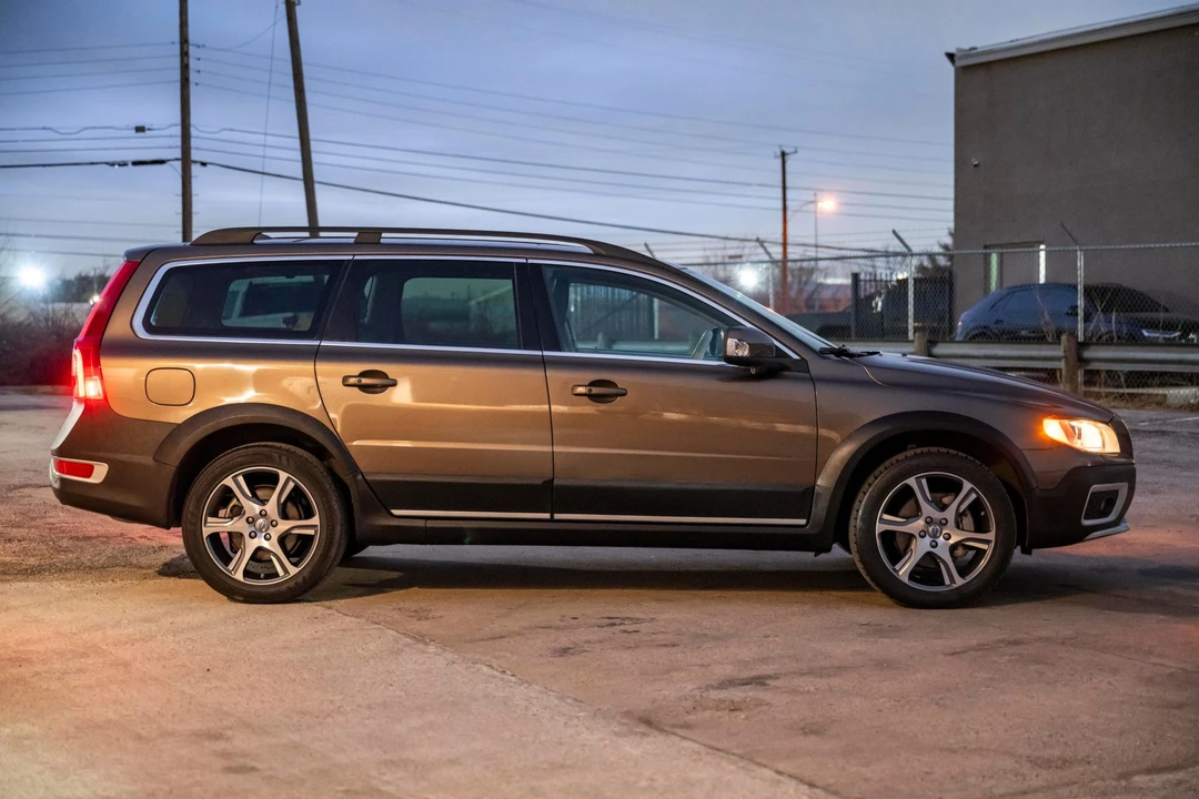 2012 Volvo XC70 3rd Gen - Image 7 of 31