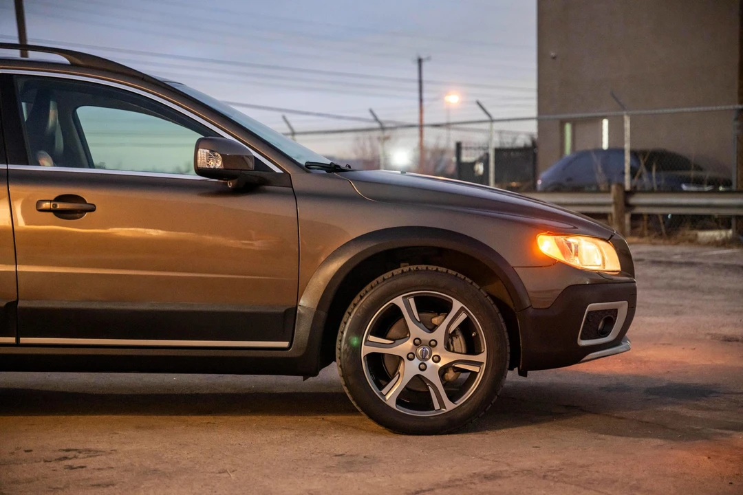 2012 Volvo XC70 3rd Gen - Image 19 of 31