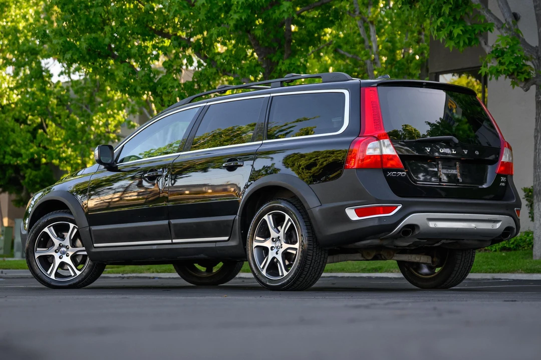 2012 Volvo XC70 3rd Gen - Image 4 of 31
