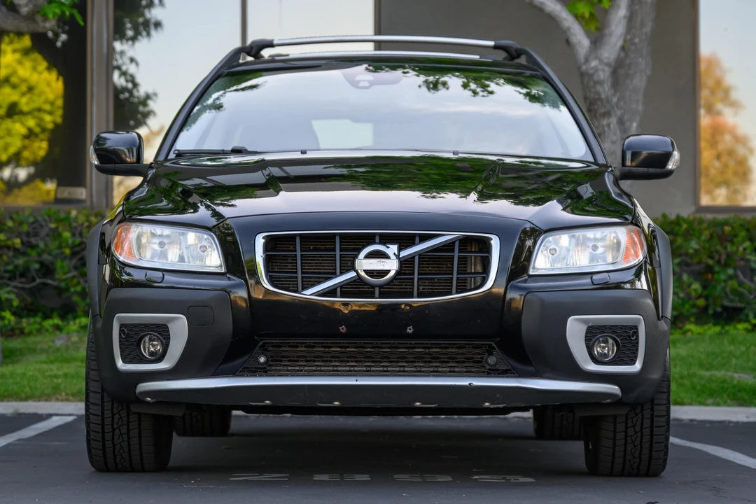 2012 Volvo XC70 3rd Gen - Image 2 of 31