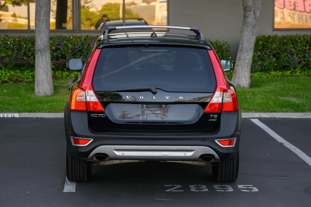 2012 Volvo XC70 3rd Gen - Image 13 of 31