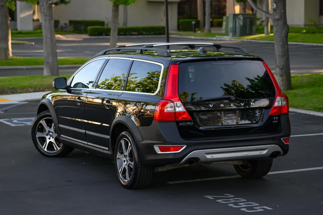 2012 Volvo XC70 3rd Gen - Image 12 of 31