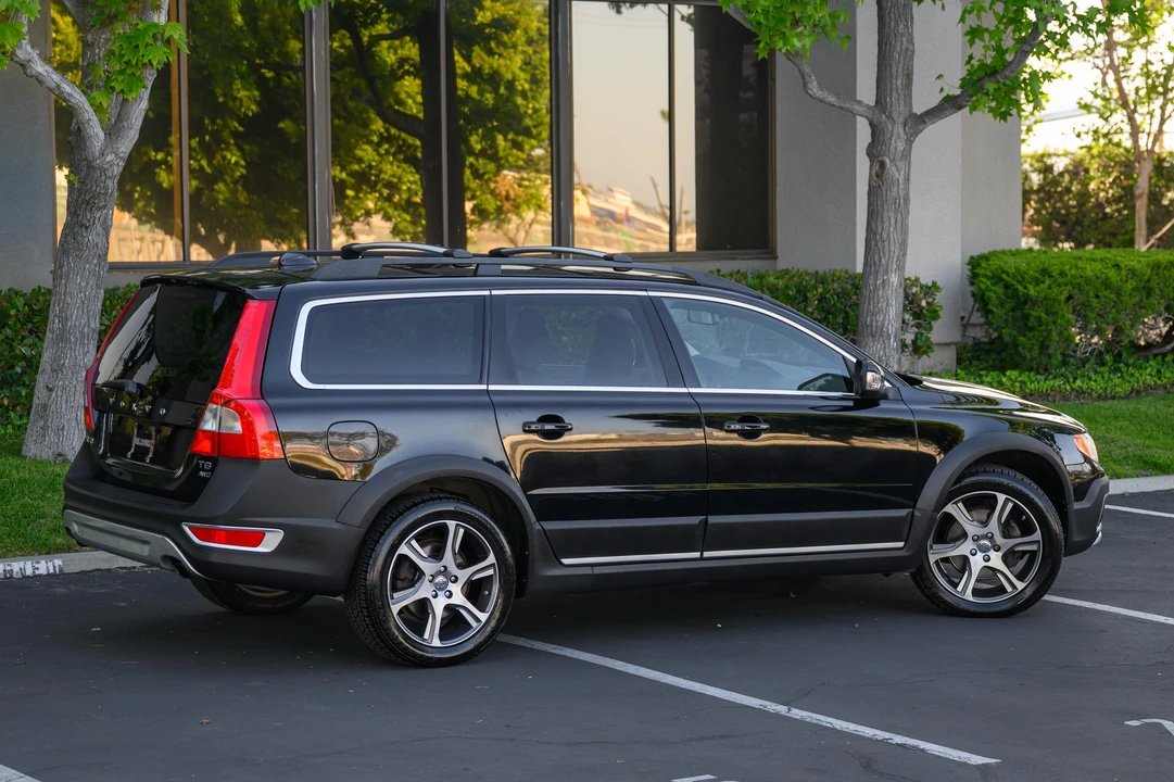 2012 Volvo XC70 3rd Gen - Image 16 of 31