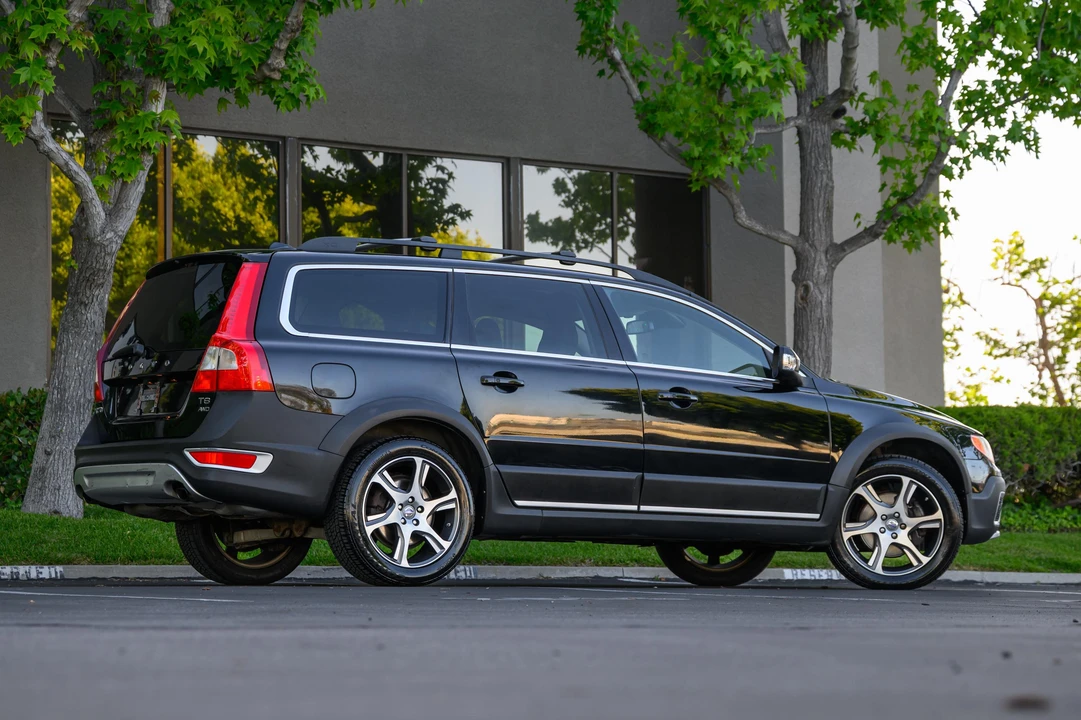 2012 Volvo XC70 3rd Gen - Image 15 of 31