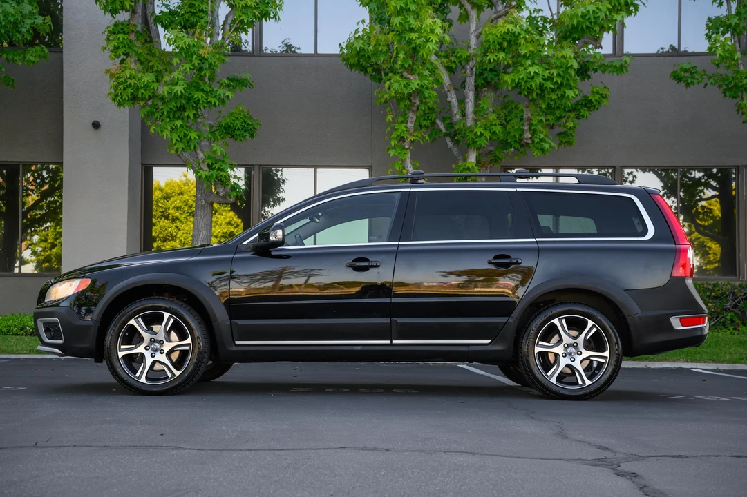 2012 Volvo XC70 3rd Gen - Image 11 of 31