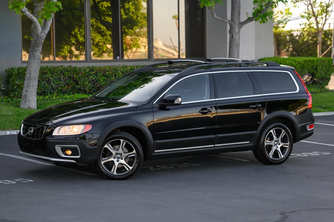2012 Volvo XC70 3rd Gen - Image 10 of 31