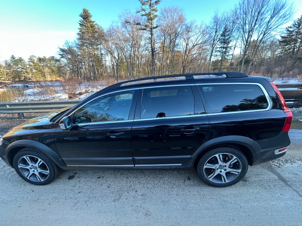 2012 Volvo XC70 3rd Gen - Image 2 of 19