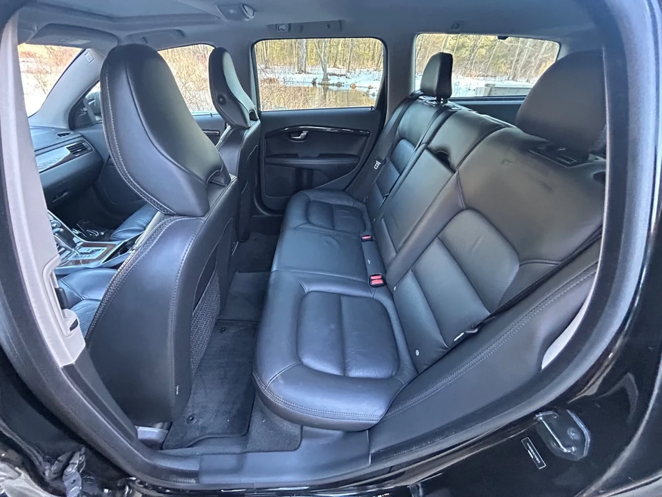 2012 Volvo XC70 3rd Gen - Image 9 of 19