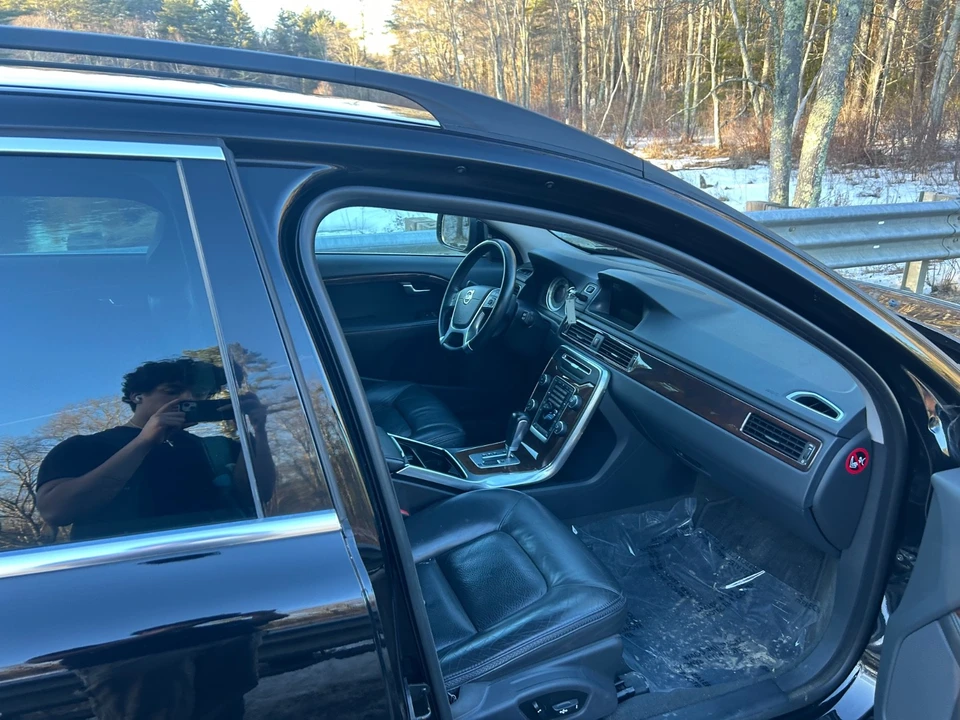 2012 Volvo XC70 3rd Gen - Image 14 of 19