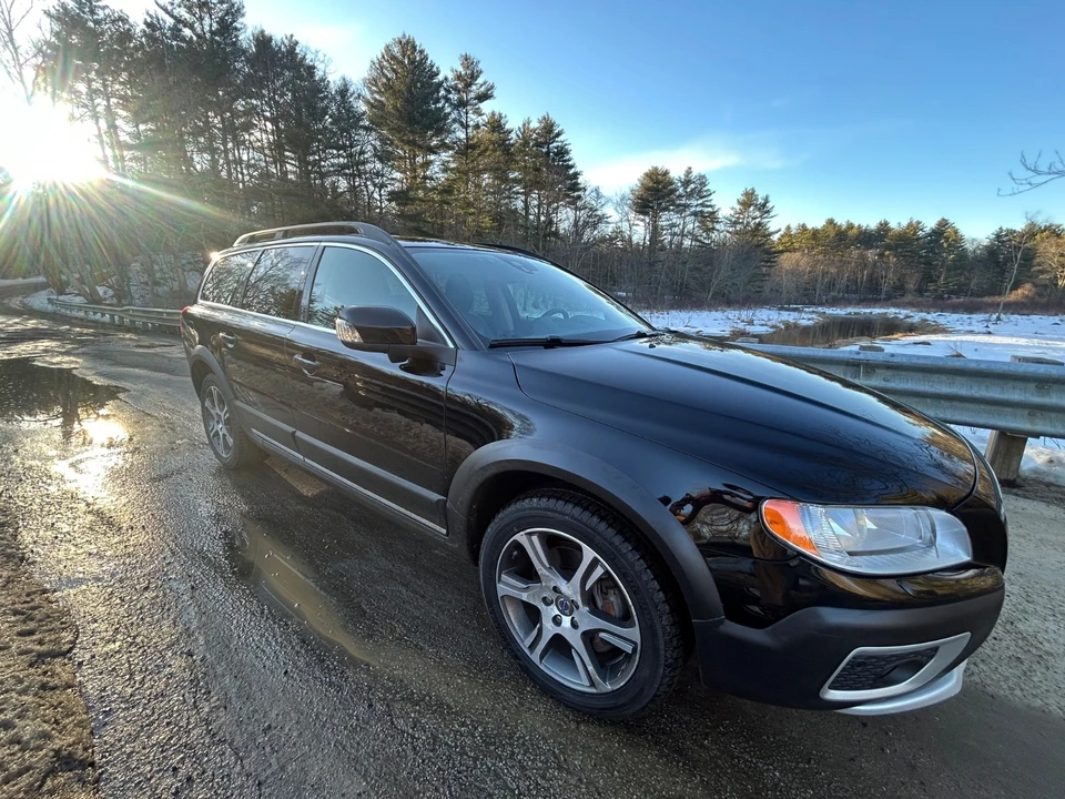 2012 Volvo XC70 3rd Gen - Image 4 of 19