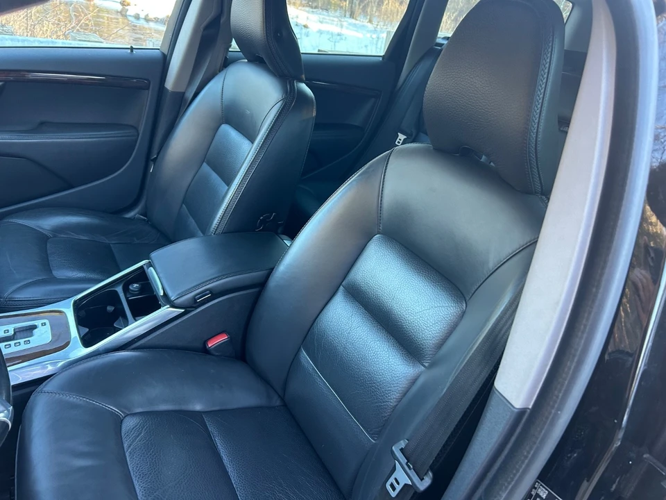 2012 Volvo XC70 3rd Gen - Image 15 of 19