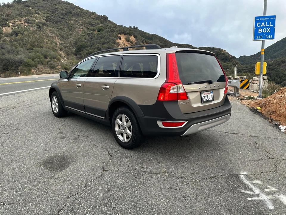2012 Volvo XC70 3rd Gen - Image 18 of 31