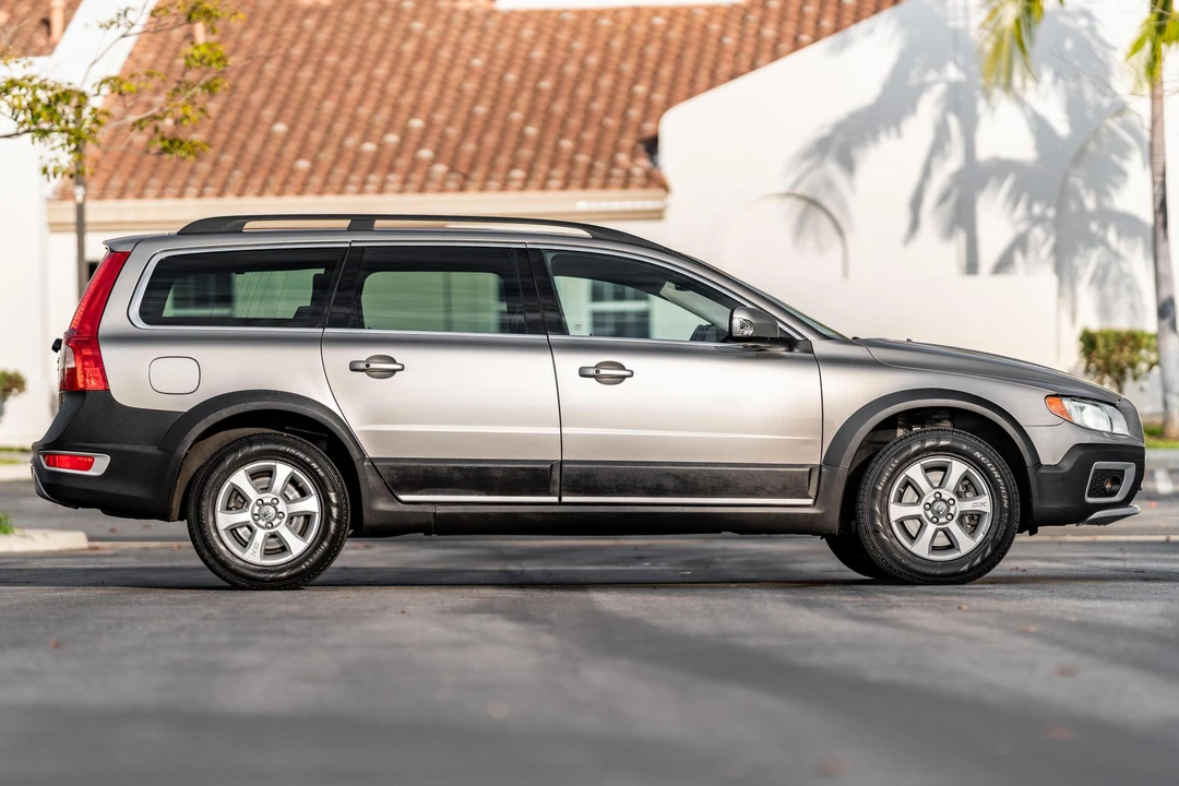 2012 Volvo XC70 3rd Gen - Image 24 of 31