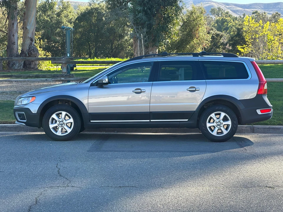 2012 Volvo XC70 3rd Gen - Image 16 of 31