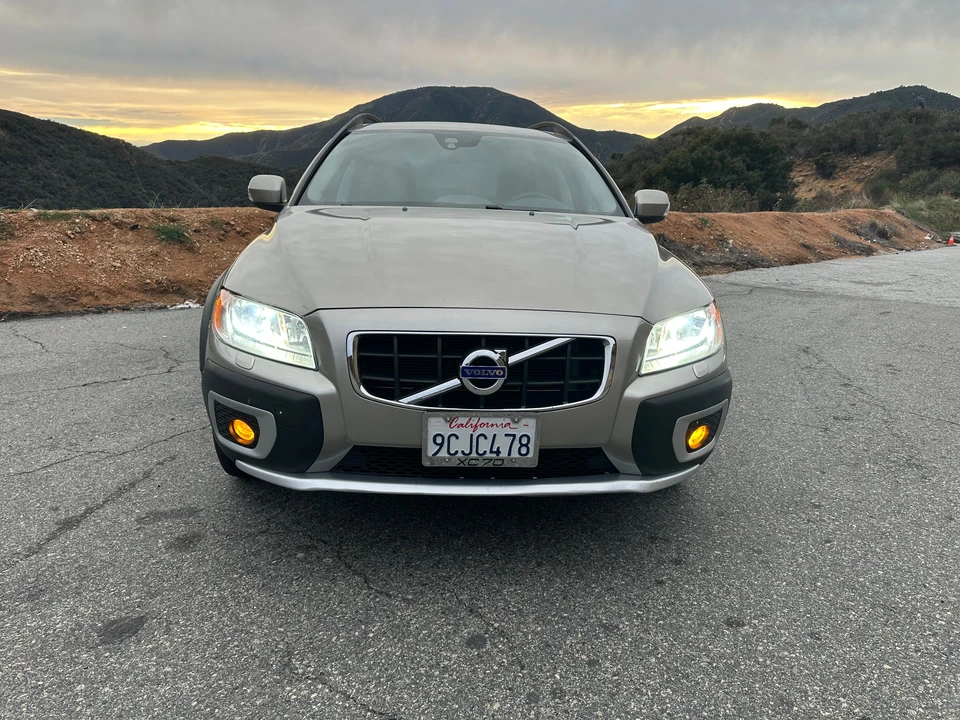 2012 Volvo XC70 3rd Gen - Image 8 of 31