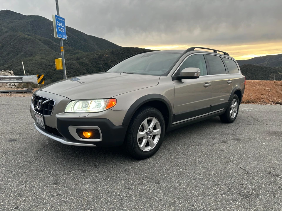 2012 Volvo XC70 3rd Gen - Image 12 of 31
