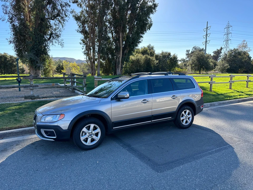 2012 Volvo XC70 3rd Gen - Image 14 of 31