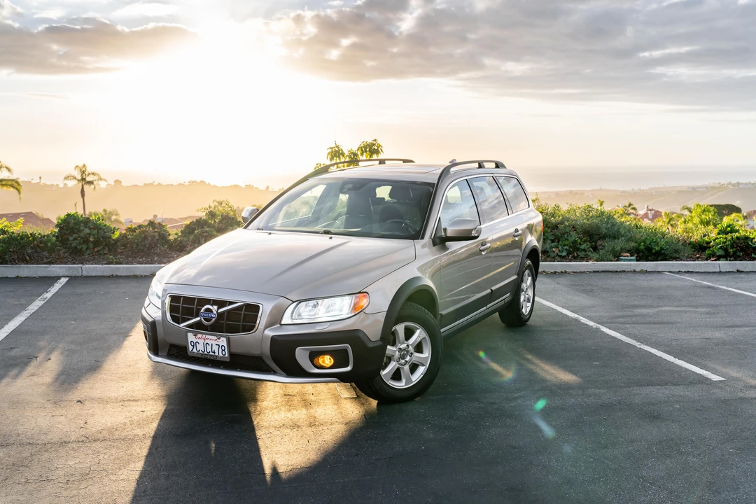 2012 Volvo XC70 3rd Gen - Image 10 of 31