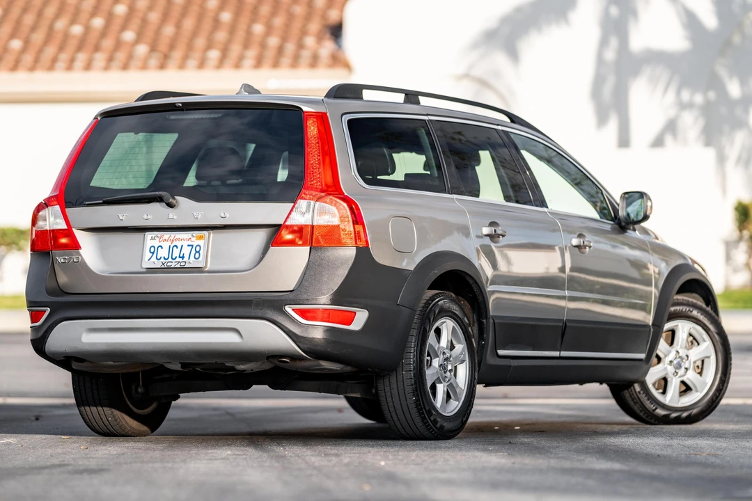 2012 Volvo XC70 3rd Gen - Image 4 of 31