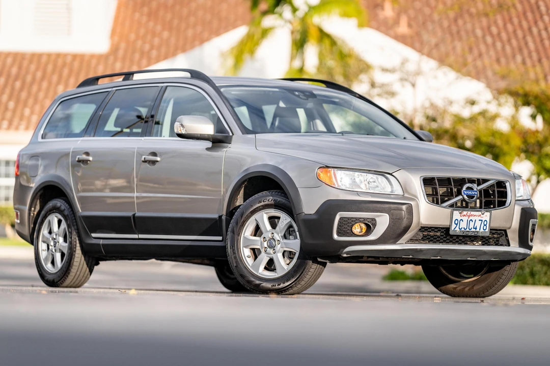 2012 Volvo XC70 3rd Gen - Image 3 of 31
