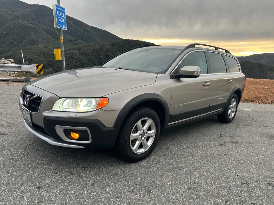 2012 Volvo XC70 3rd Gen - Image 13 of 31