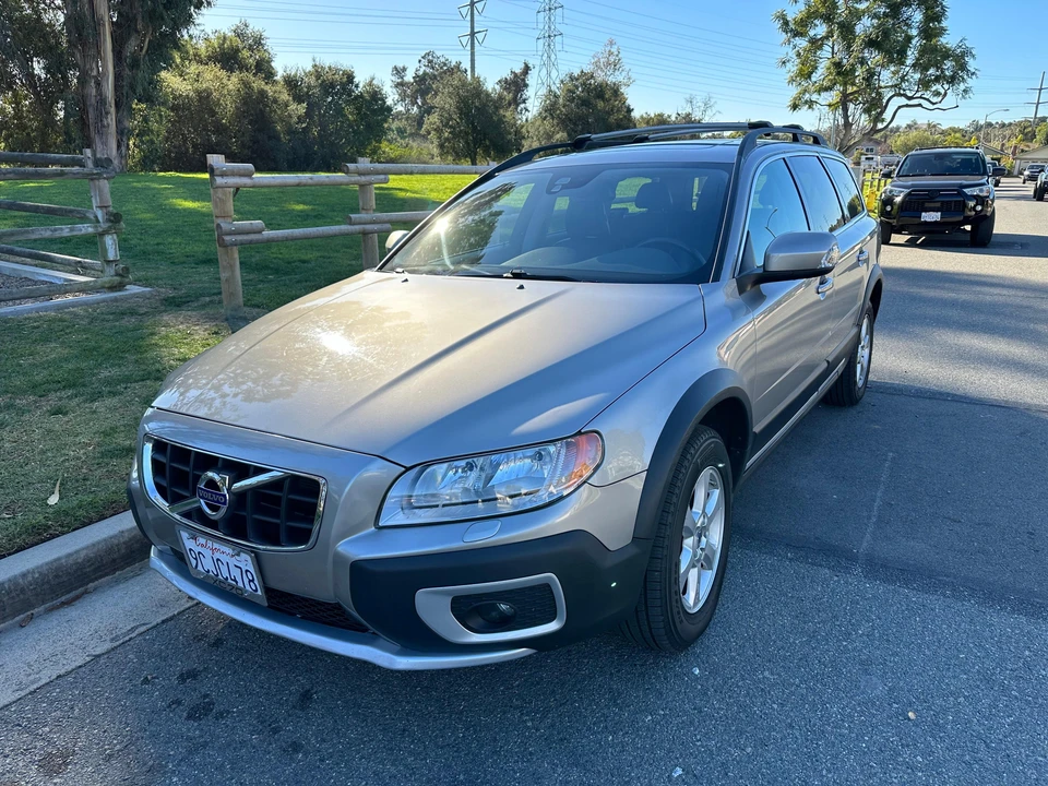 2012 Volvo XC70 3rd Gen - Image 11 of 31