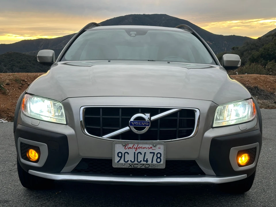 2012 Volvo XC70 3rd Gen - Image 9 of 31