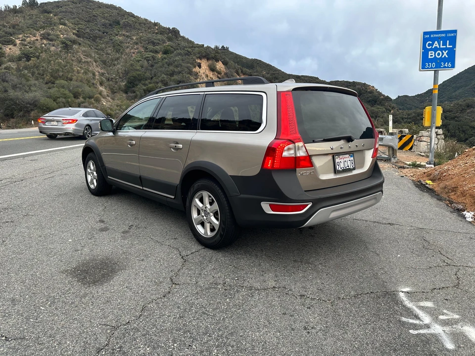 2012 Volvo XC70 3rd Gen - Image 19 of 31