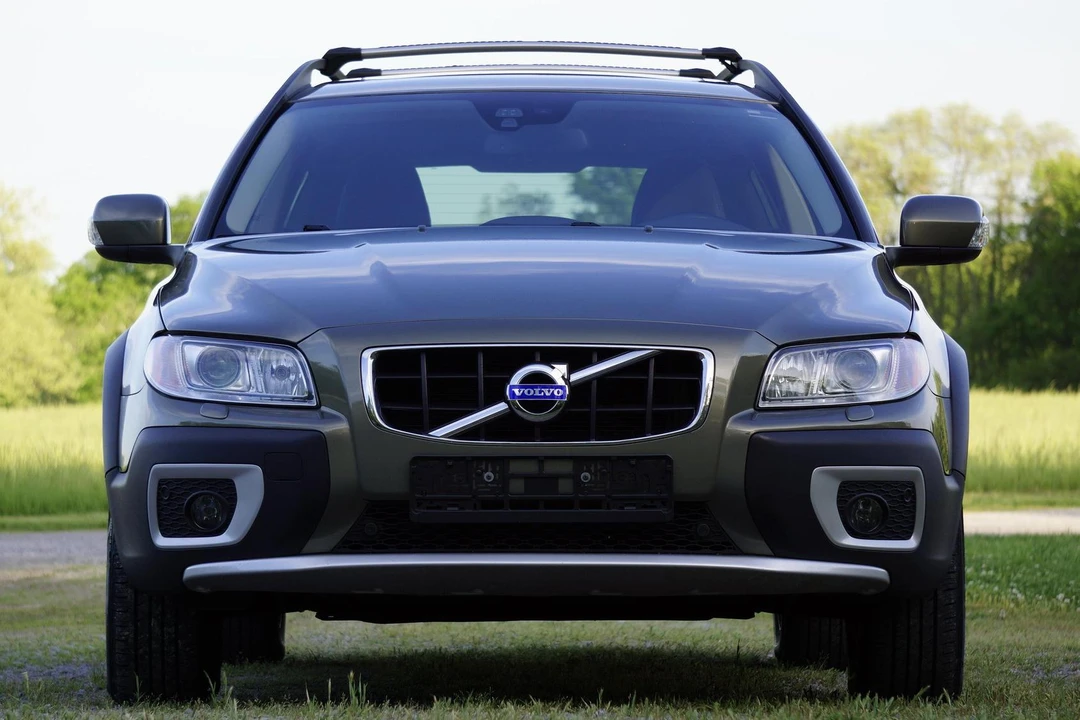 2012 Volvo XC70 3rd Gen - Image 2 of 7
