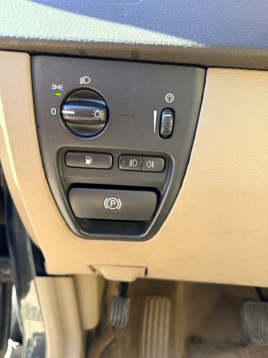 2012 Volvo XC90 1st Gen - Image 17 of 21