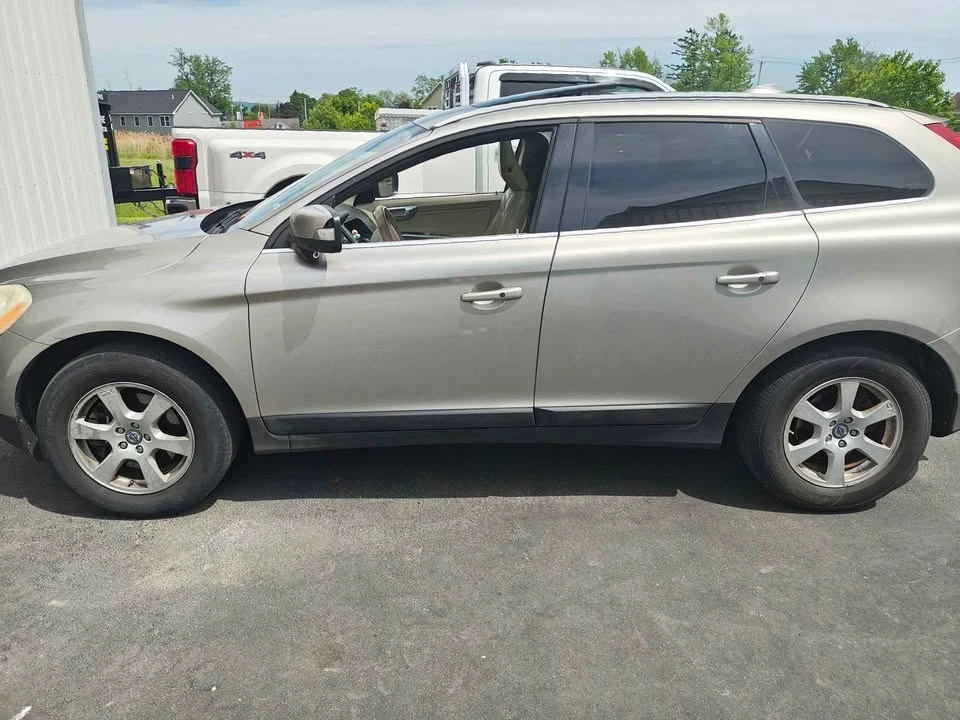 2012 Volvo XC60 1st Gen - Image 2 of 11