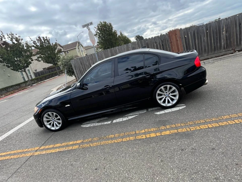 2011 BMW E90 3 Series Sedan - Image 7 of 17