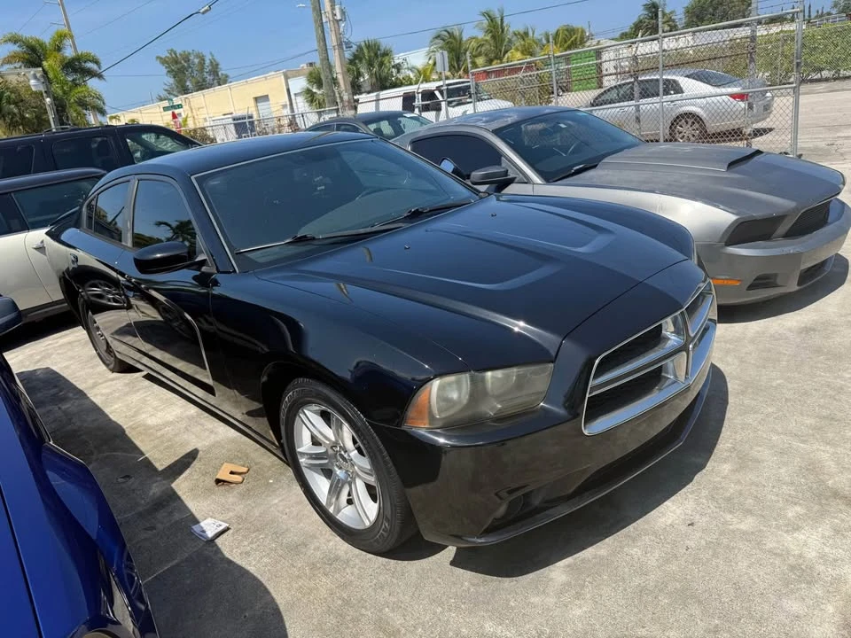2012 Dodge Charger 7th Gen - Image 2 of 5