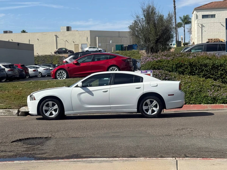 2012 Dodge Charger 7th Gen - Image 10 of 12