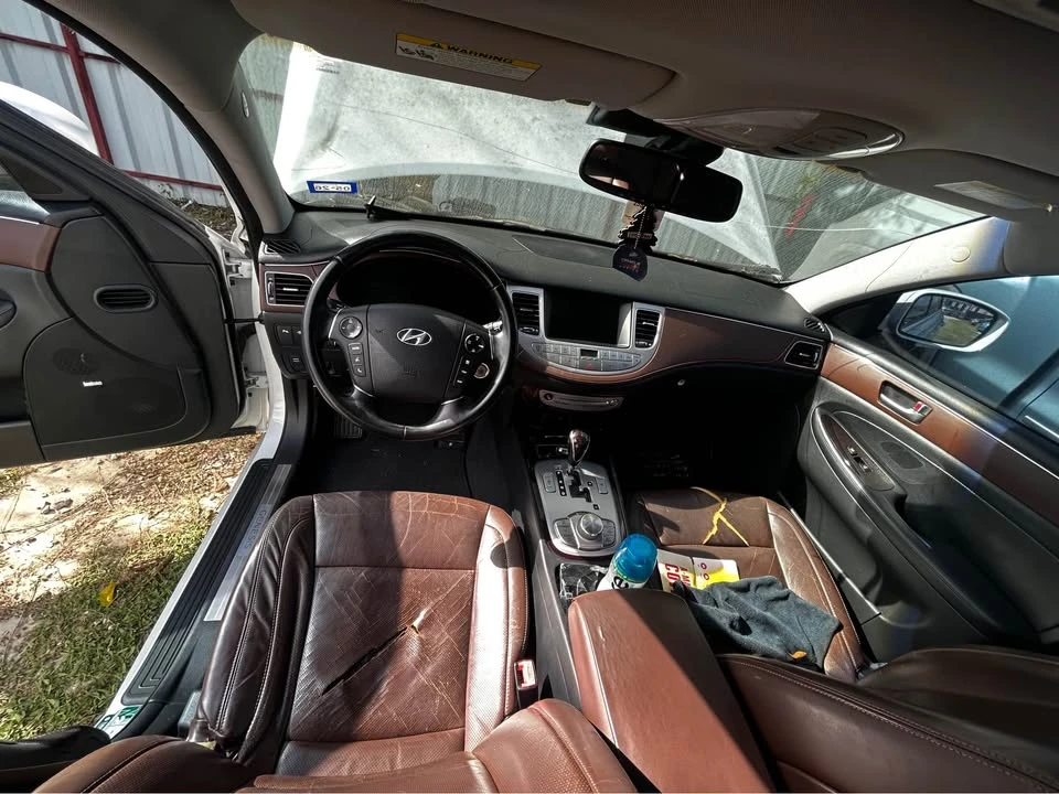 2012 Hyundai Genesis - Image 8 of 10