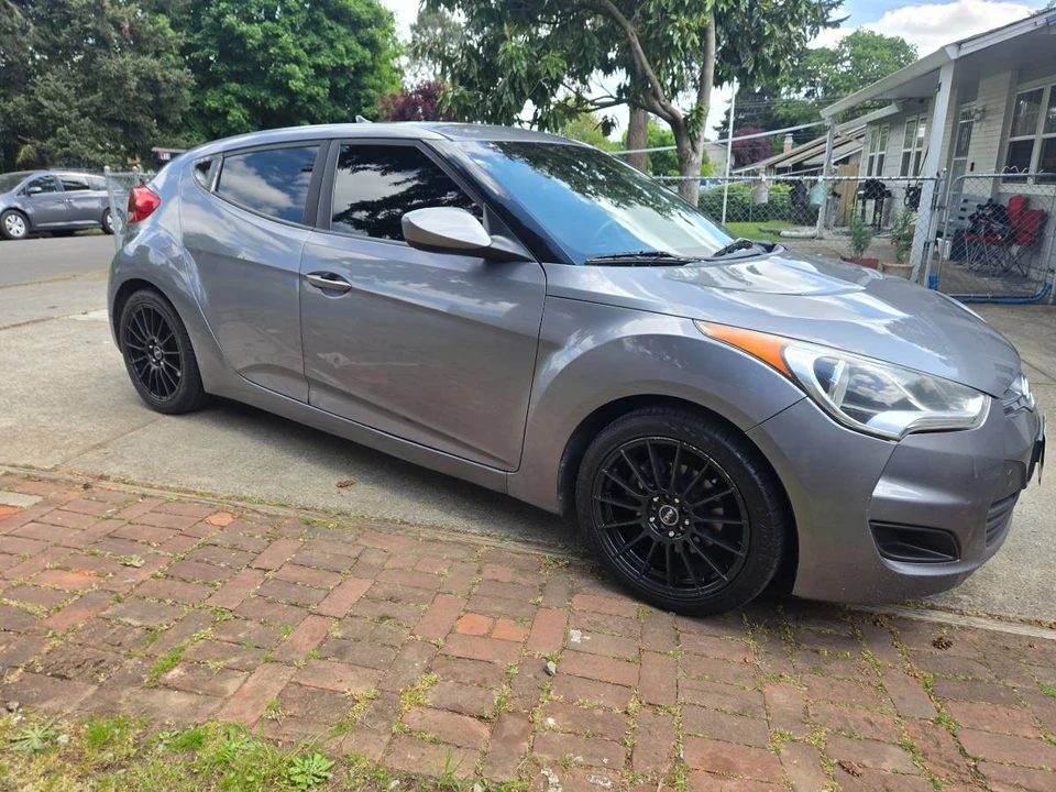 2012 Hyundai Veloster - Image 2 of 10