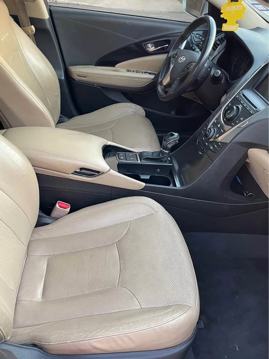 2012 Hyundai Azera - Image 3 of 8