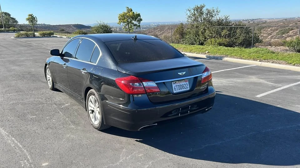 2012 Hyundai Genesis - Image 4 of 8