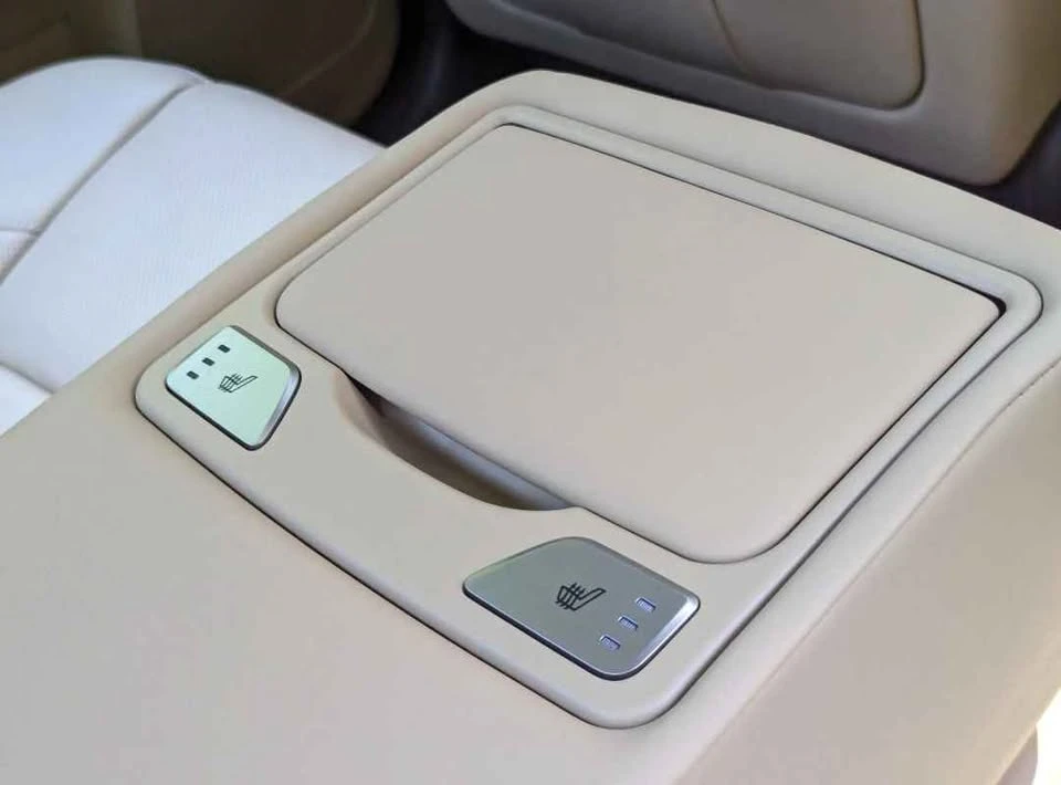 2012 Hyundai Genesis - Image 7 of 7