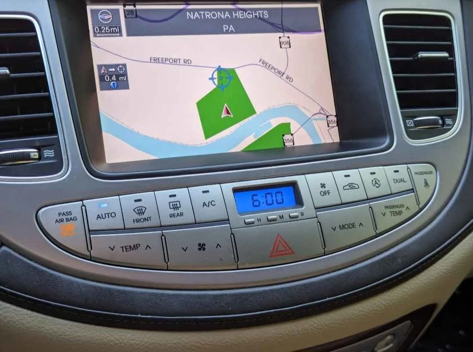 2012 Hyundai Genesis - Image 6 of 7