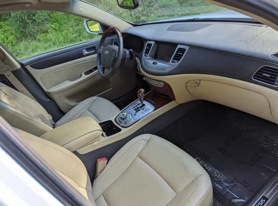 2012 Hyundai Genesis - Image 5 of 7